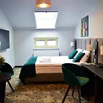 Estera 4*