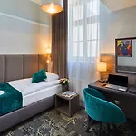 Estera 4*