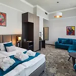 Hotel Estera 4*