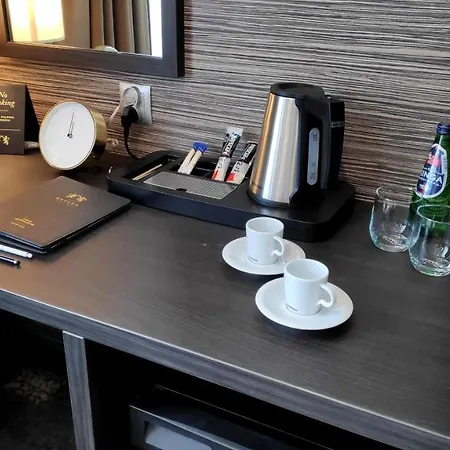 Ξενοδοχείο Estera 4*