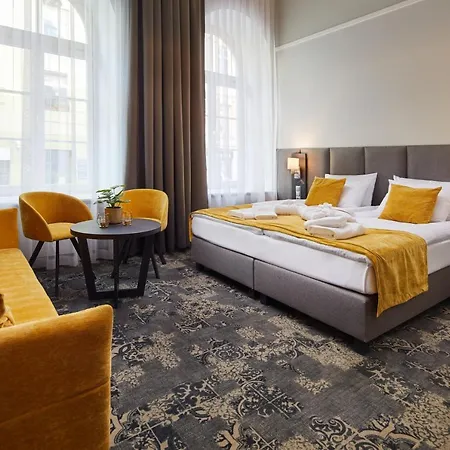 Estera 4*