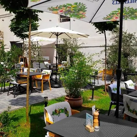Estera 4*