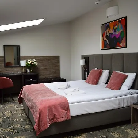 Estera 4* Krasków
