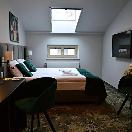 Ξενοδοχείο Estera 4*