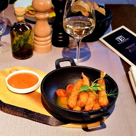 Ξενοδοχείο Estera 4*