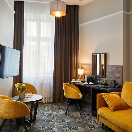 Estera 4*