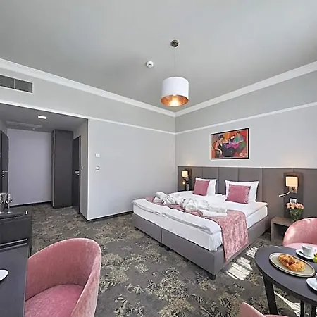 Estera 4*