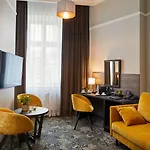 Estera 4*